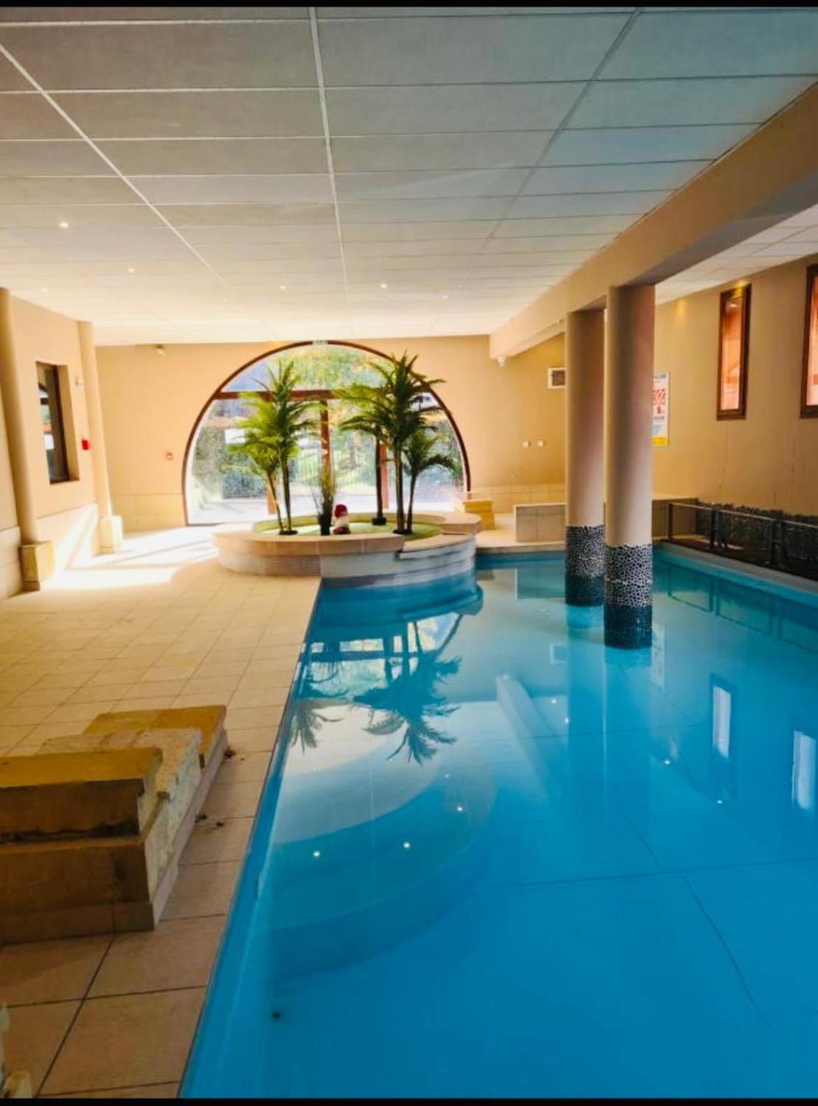 Appartement avec Piscine Intérieure Centre Village Saint Lary Exterior foto