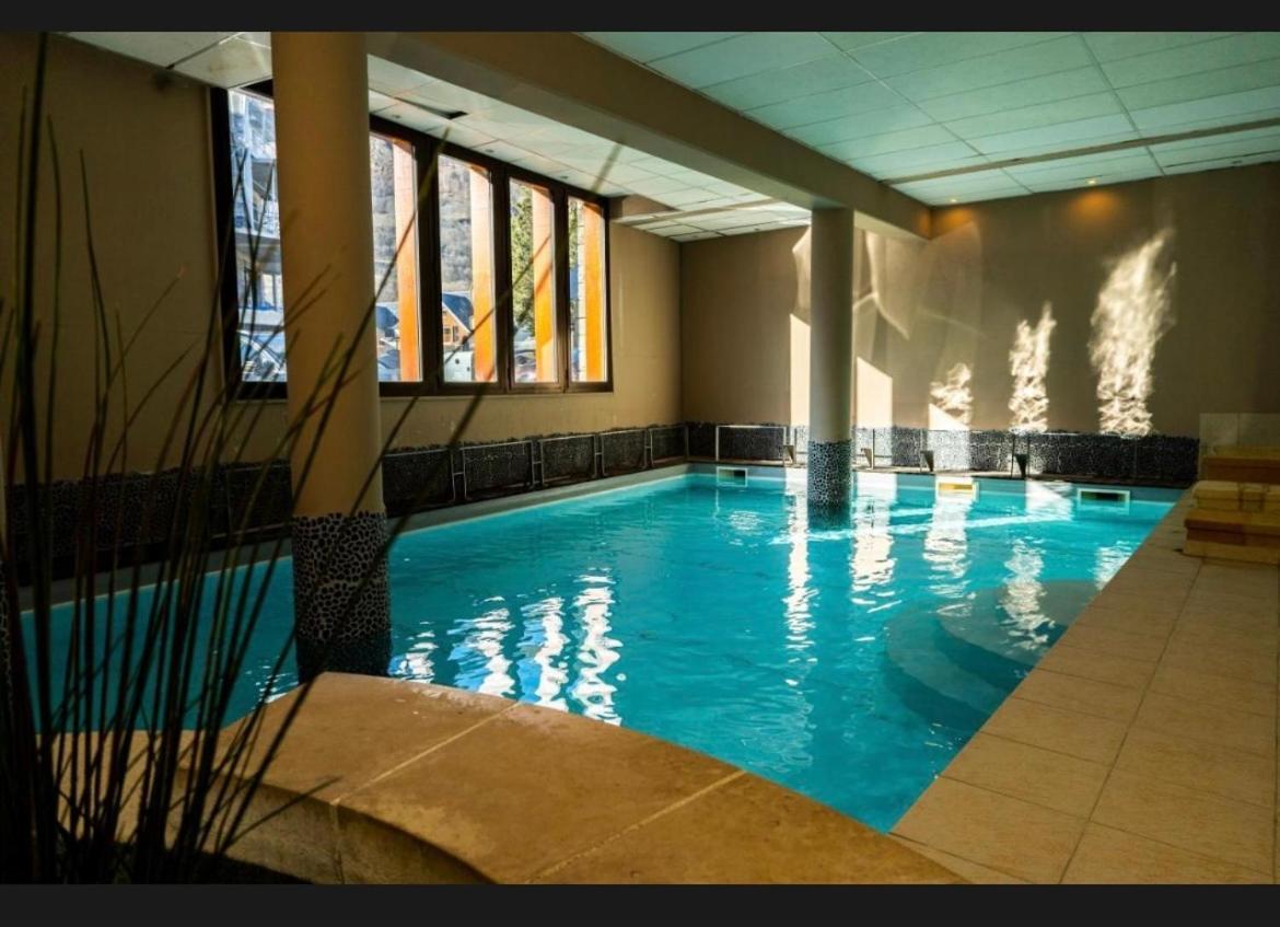 Appartement avec Piscine Intérieure Centre Village Saint Lary Exterior foto